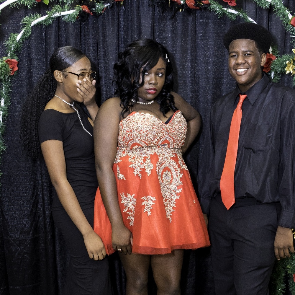 *Needs to Go* Short Red Glamorous Prom Dress